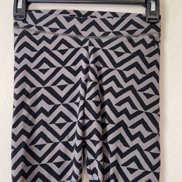 Victoria’s Secret PINK Chevron Zig Zag Leggings XS - Picture 2 of 6